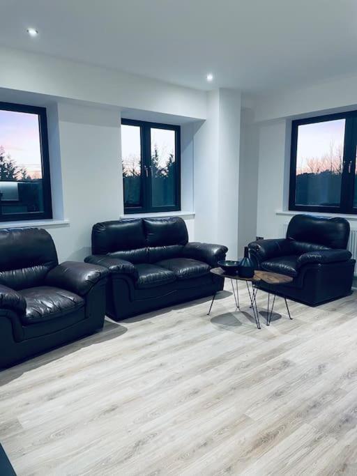 New One Bedroom Luxury Apartment In Солихалл Экстерьер фото