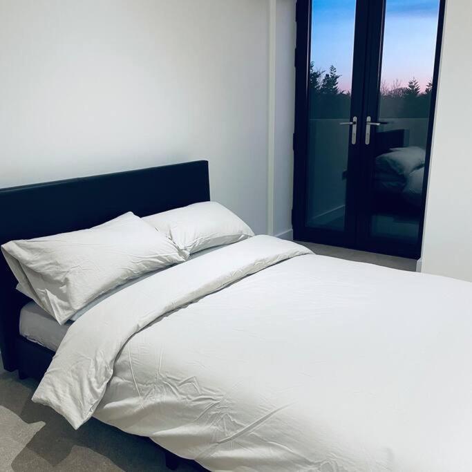 New One Bedroom Luxury Apartment In Солихалл Экстерьер фото