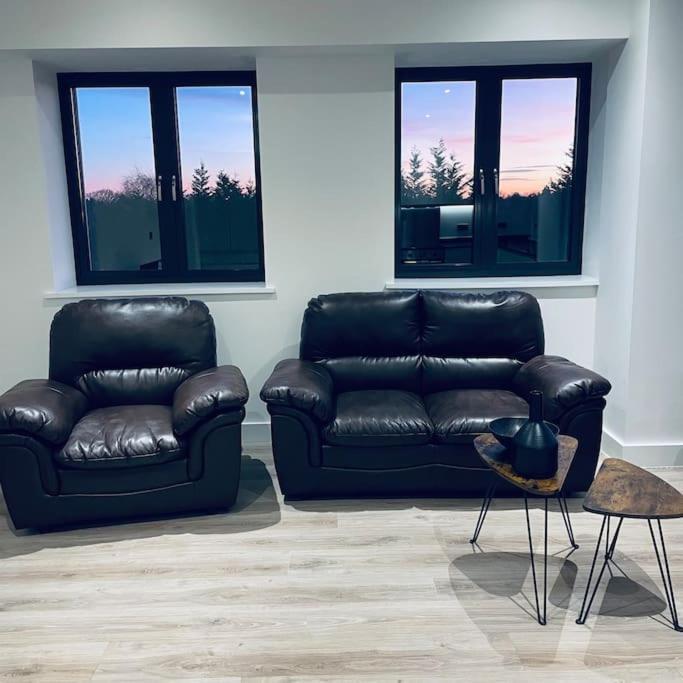 New One Bedroom Luxury Apartment In Солихалл Экстерьер фото