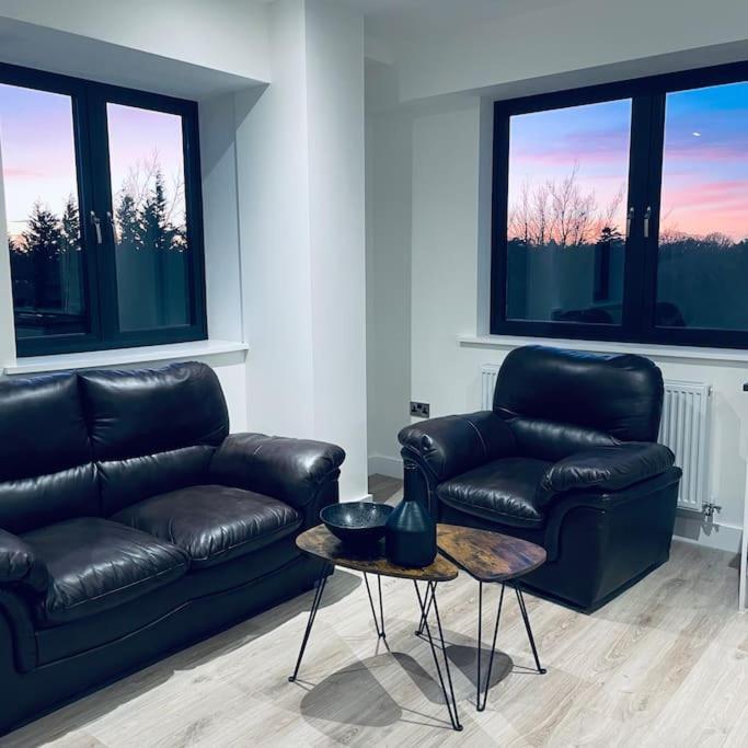 New One Bedroom Luxury Apartment In Солихалл Экстерьер фото