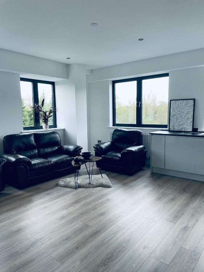 New One Bedroom Luxury Apartment In Солихалл Экстерьер фото